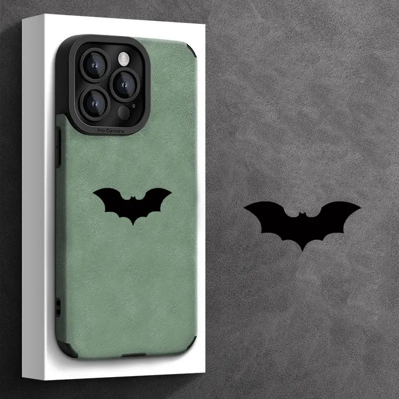 Un elegante custodia per telefono con un motivo di pipistrello nero