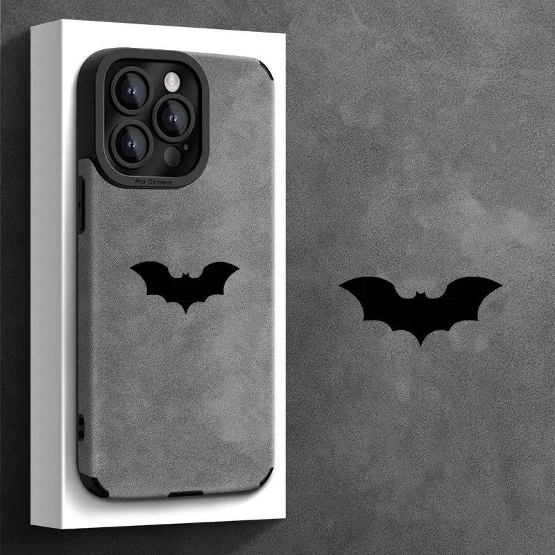 Un elegante custodia per telefono con un motivo di pipistrello nero